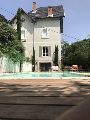 Gîte pour 6 personnes, avec piscine et jardin ainsi que sauna et vue à Annonay