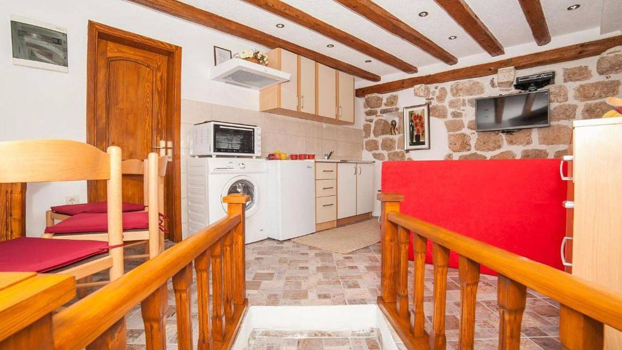 Ganze Ferienwohnung, Ferienwohnung für 2 Personen (15 m²) in Kotor in Kotor, Opština Kotor