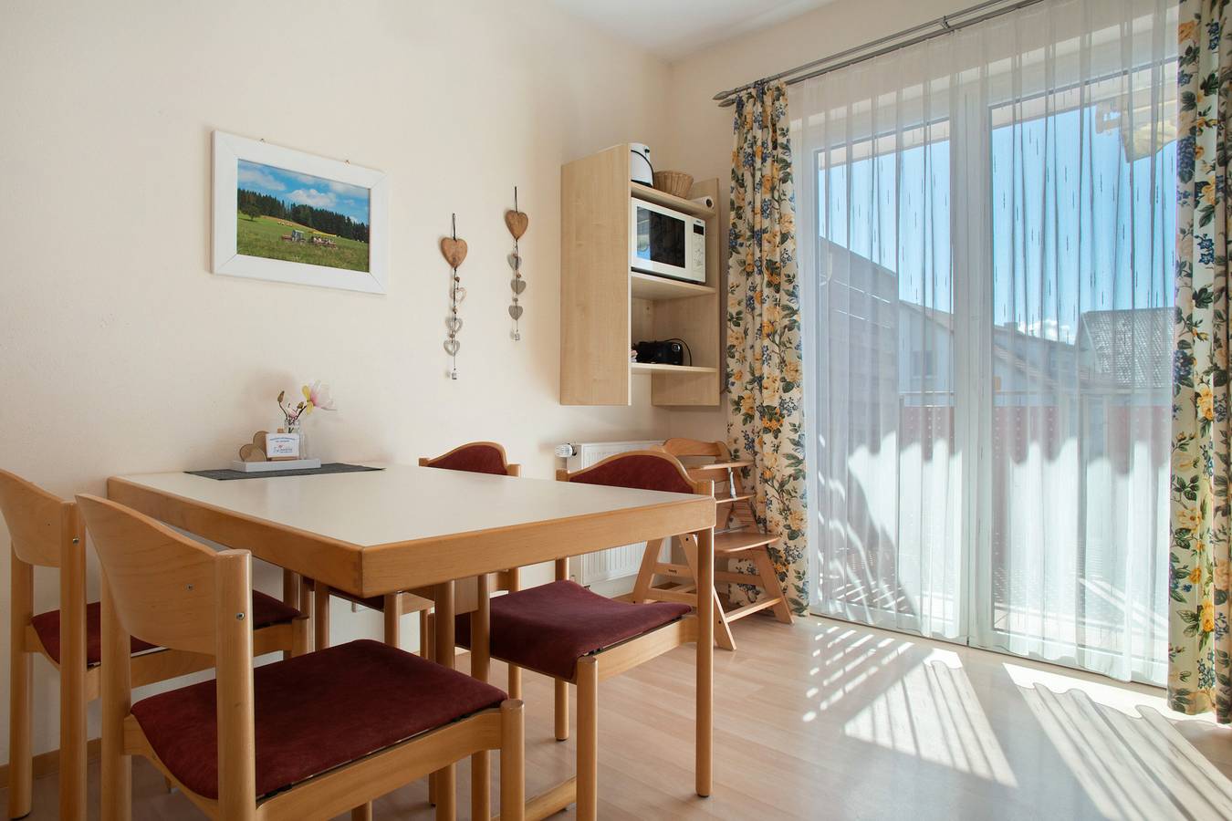 Ganze Wohnung, Apartment 'Schlüsselblume' mit Gemeinschaftsgarten, Wlan und Klimaanlage in Deggenhausertal, Region Bodensee-Oberschwaben