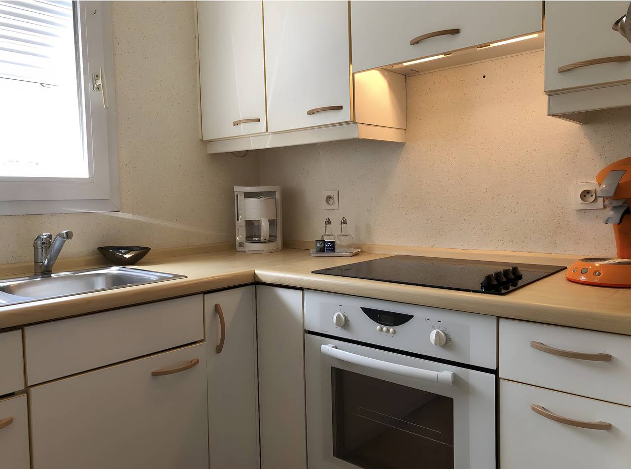 Appartement entier, Appartement 'Hortensia By Madame Est Servie' avec vue sur mer, balcon et Wi-Fi in Perros-Guirec, Côte de Granit Rose