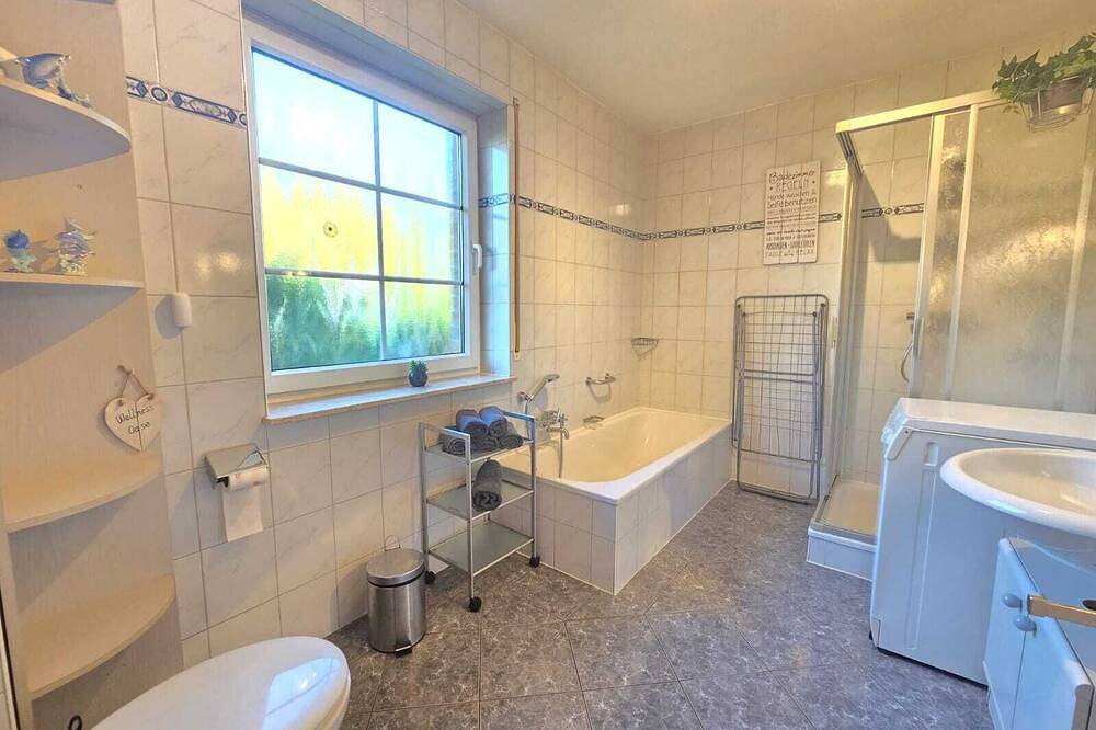 Geräumiges Ferienhaus Dat Steenhuus mit Garten, und Spielzimmer in Marienhafe in Marienhafe, Nordseeküste