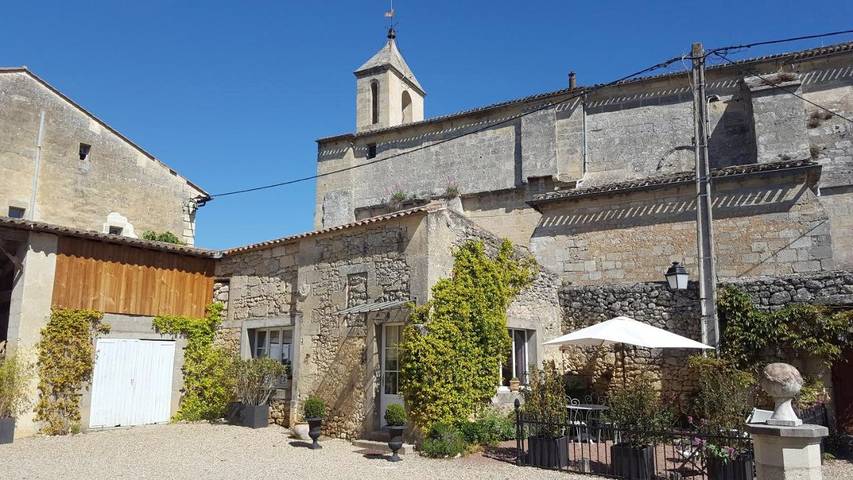 Gîte pour 2 personnes, avec jardin ainsi que vue et piscine à Puisseguin - 4