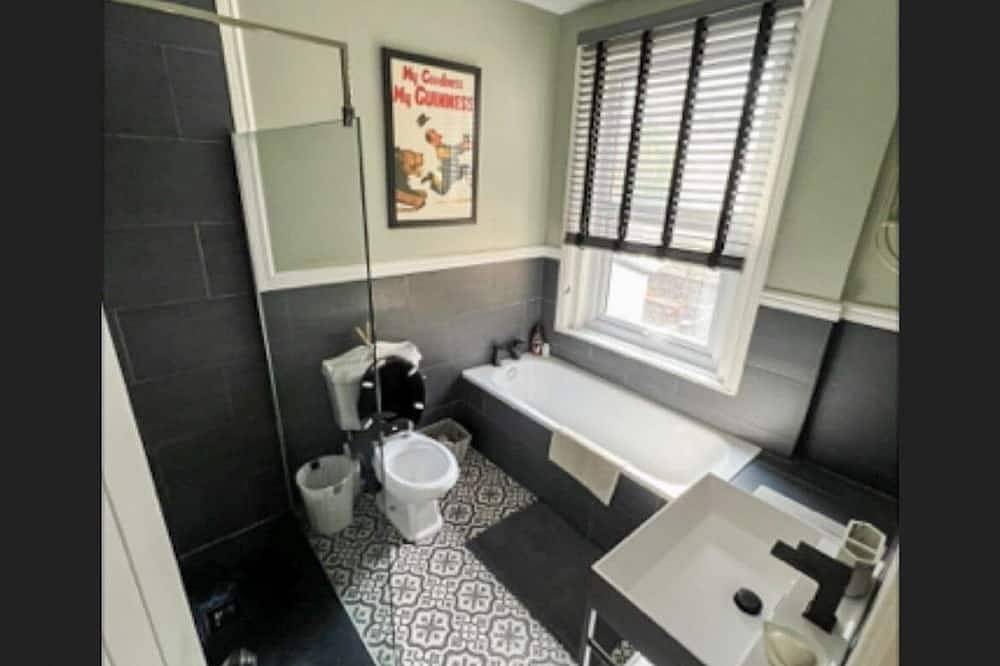 Petfriendly- Sleeps 6- Privategarden- Freeparking in Guildford, Surrey