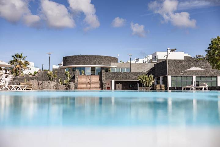 Hôtel pour 4 personnes, avec piscine et terrasse