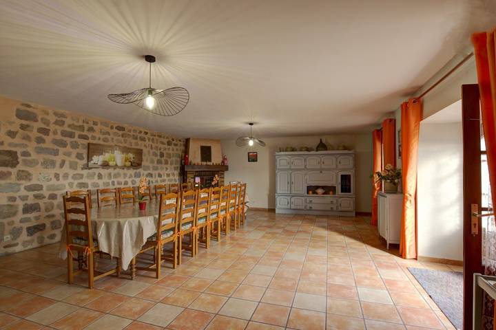 Location de vacances pour 15 personnes, avec jardin, animaux acceptés dans la Loire - 2