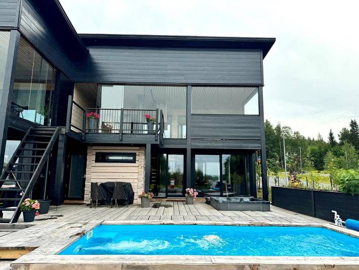 Ferienhaus für 9 Personen, mit Balkon und Whirlpool sowie Terrasse und Garten in Rovaniemi