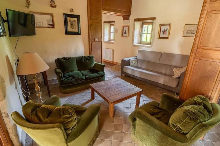 Location de vacances pour 8 personnes, avec jardin, animaux acceptés à Saint-Martin-des-Entrées