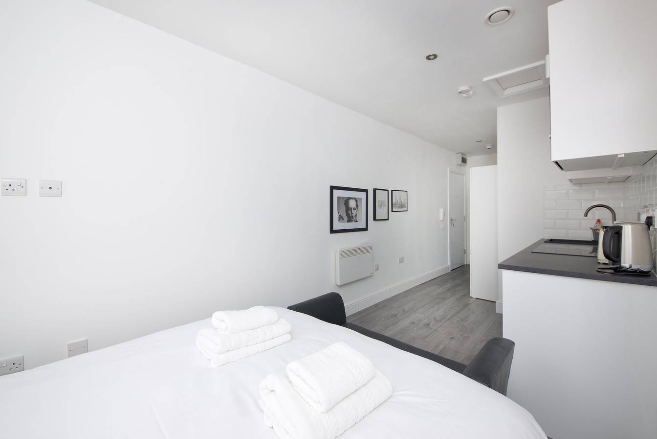 Entire studio, Guestready - Monochromatic Retreat in Liverpool, Merseyside