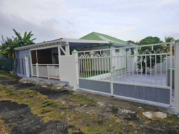 Gîte pour 6 personnes, avec terrasse à Petit-Canal