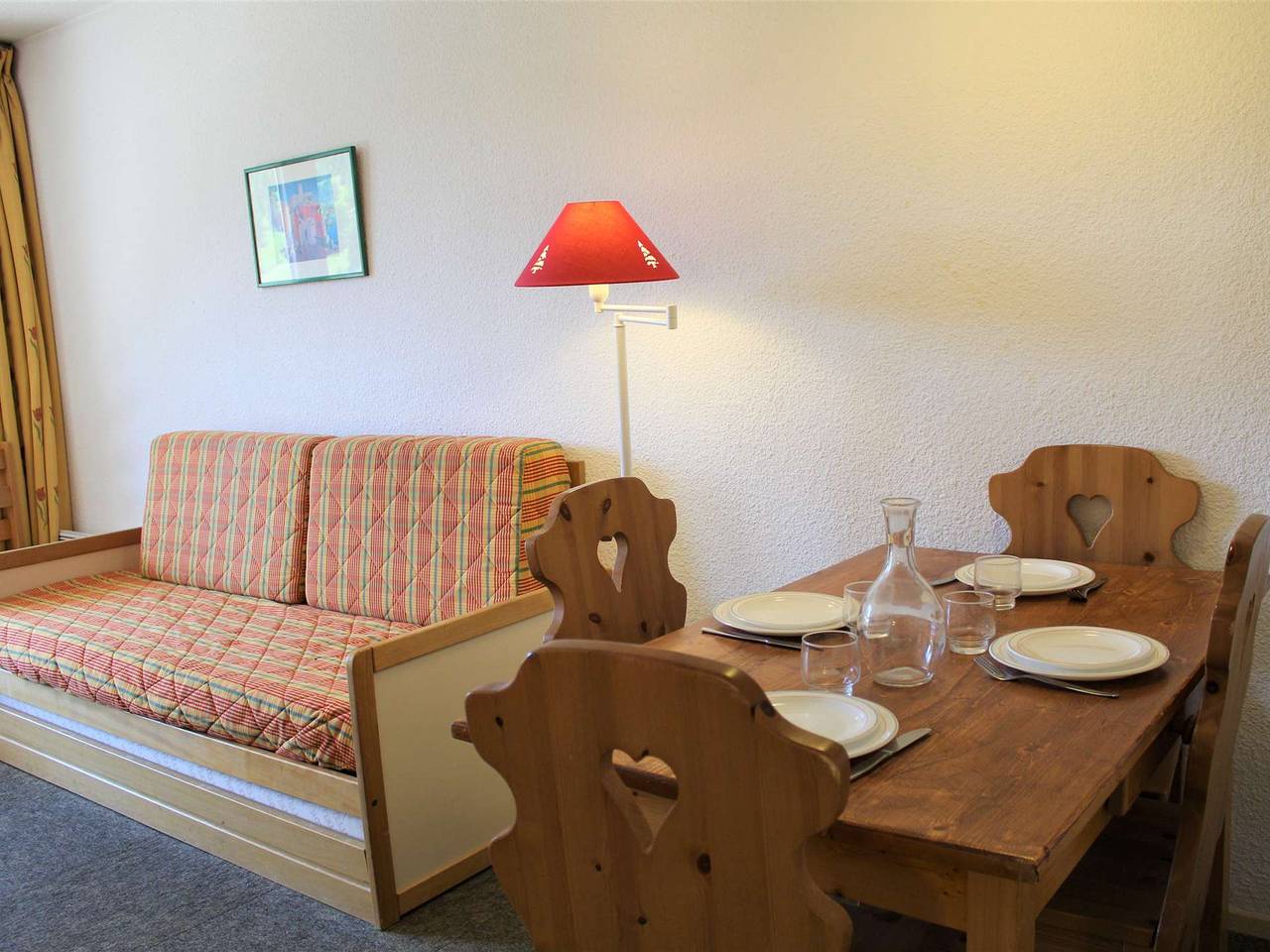 Entire apartment, Cozy studio 27m², sleeps 4, 200m from slopes in Vars in Vars, Briançon region