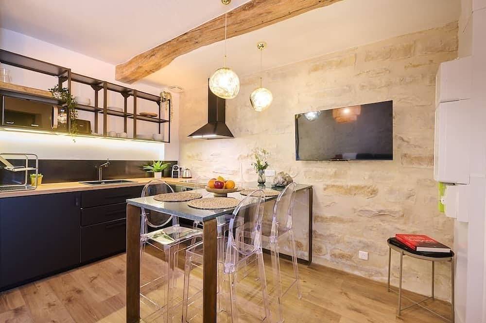 Apartamento entero, ★★★★★ Beautiful Duplex Design with private terrace -  Ideally located in Veneux-les-Sablons, Sena y Marne
