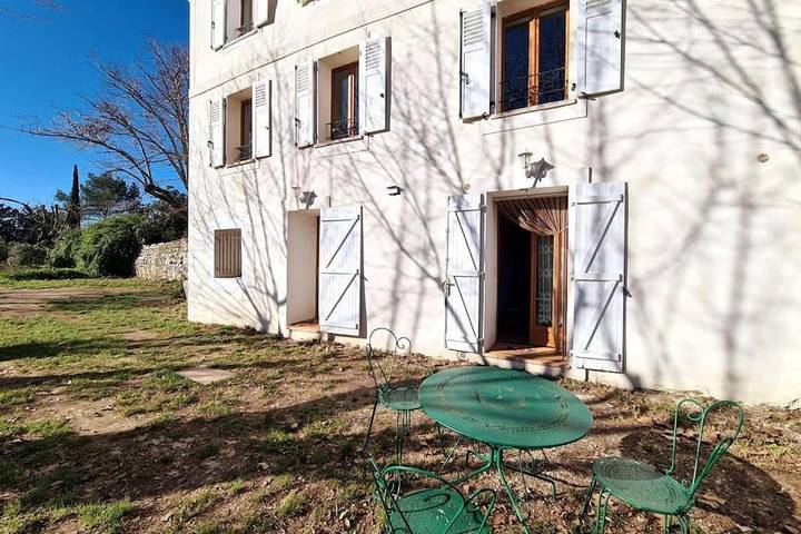 Gîte pour 2 personnes, avec vue ainsi que jardin et piscine, animaux acceptés à Carnoules - 4
