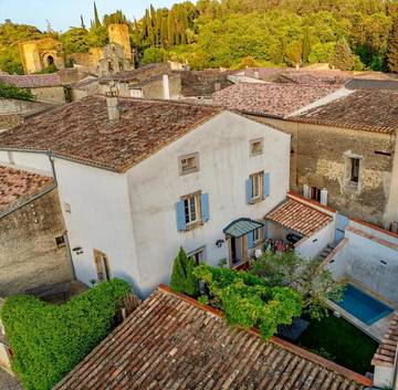 Gîte pour 8 personnes, avec piscine ainsi que jardin et vue à Cournanel