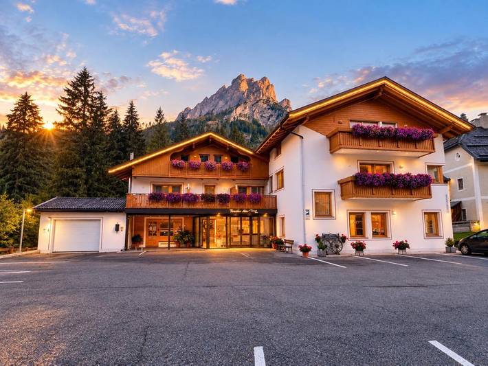 Bed and breakfast per 2 persone, con Terrazza e Giardino nonché Panorama sul Lago di Braies