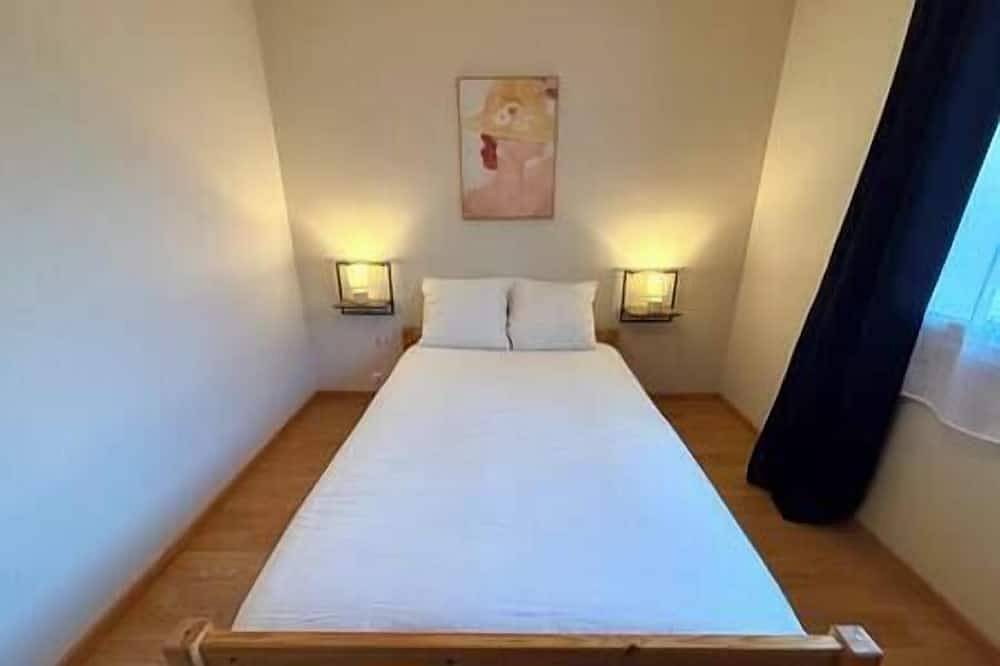Entire apartment, Charming F2 in the heart of Royat in Royat, Volcans d'Auvergne Regional Nature Park