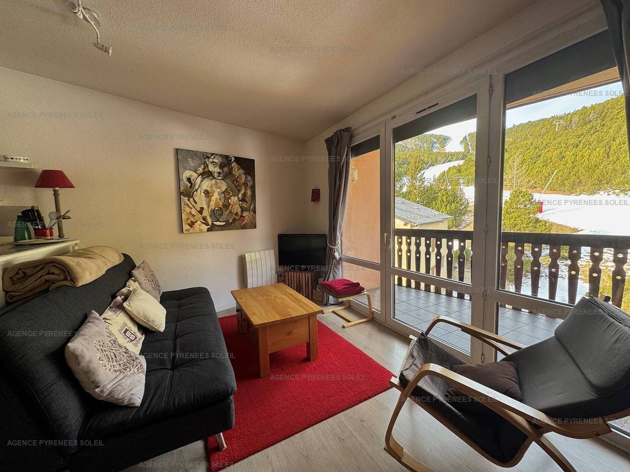 Apartamento entero, Apartamento de 2 estrellas a pie de pistas con balcón, Wifi y plaza de aparcamiento en Les Angles in Les Angles, Parque Natural Regional de los Pirineos Catalanes