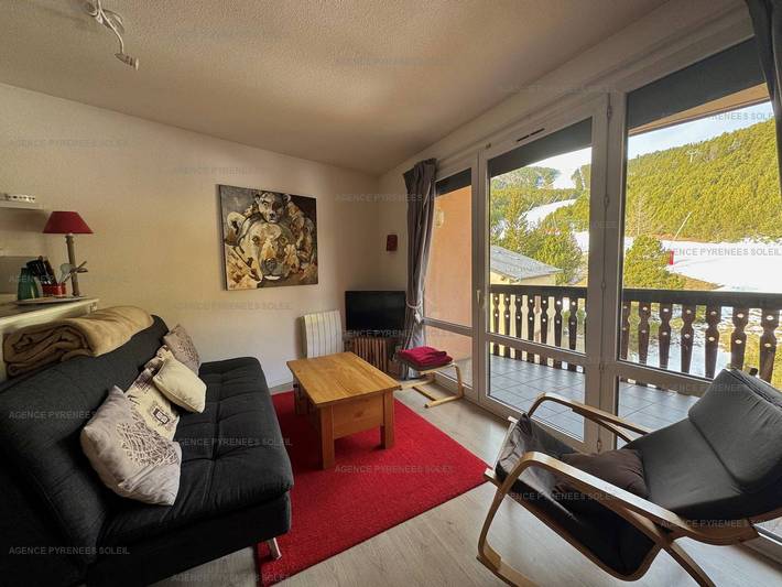 Apartamento entero, Apartamento de 2 estrellas a pie de pistas con balcón, Wifi y plaza de aparcamiento en Les Angles in Les Angles, Parque Natural Regional de los Pirineos Catalanes