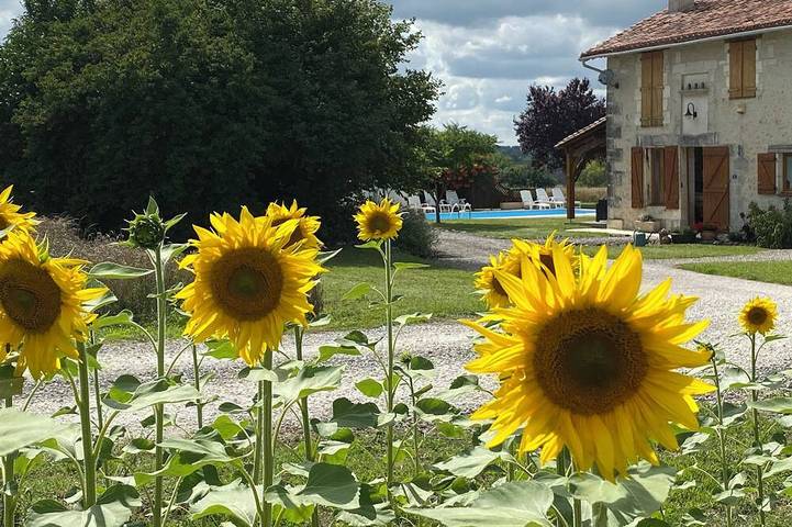 Gîte pour 8 personnes, avec jardin à Saint-Séverin