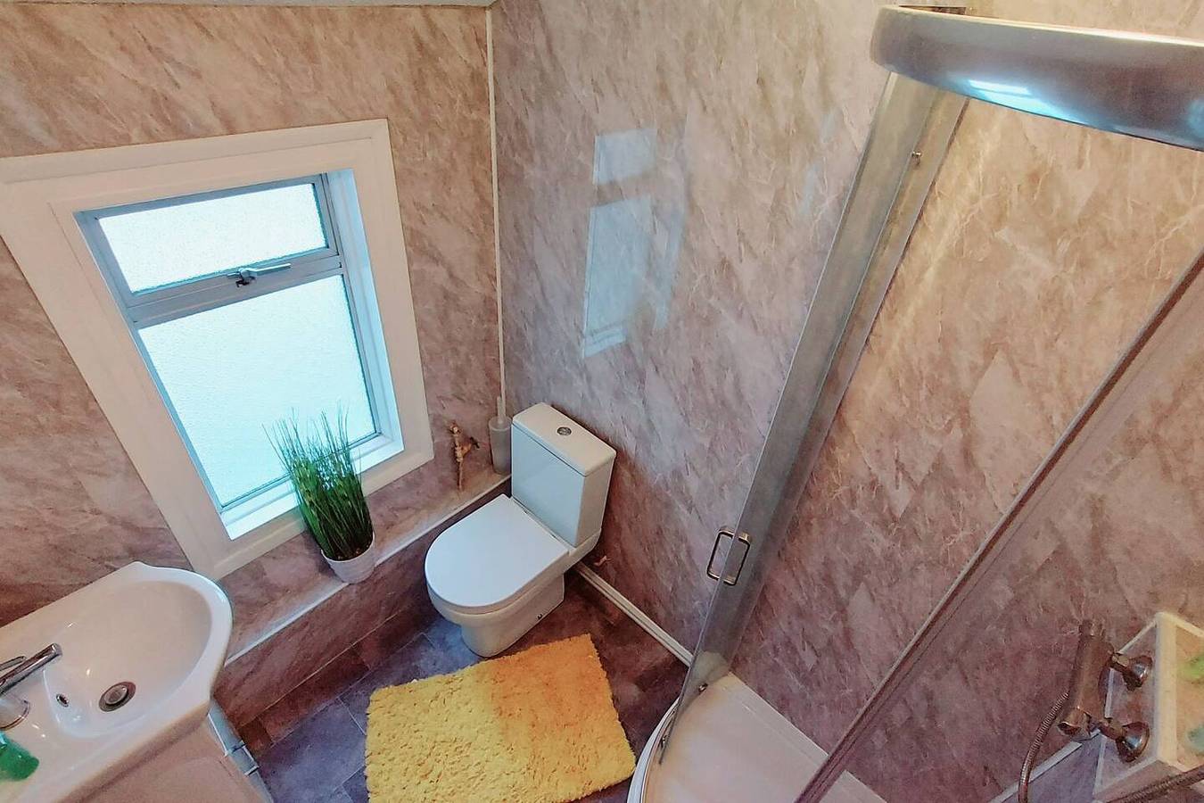 Garfield Villa-Beautiful 4-Bed House in Gillingham in Medway