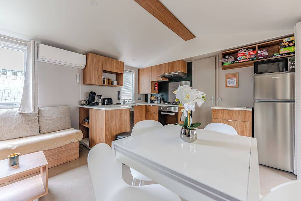 Top-of-the-range mobile home under the Landes pines. 3 bedrooms, 2 shower rooms, Lv, Ll... in Gastes, Côte d’Argent