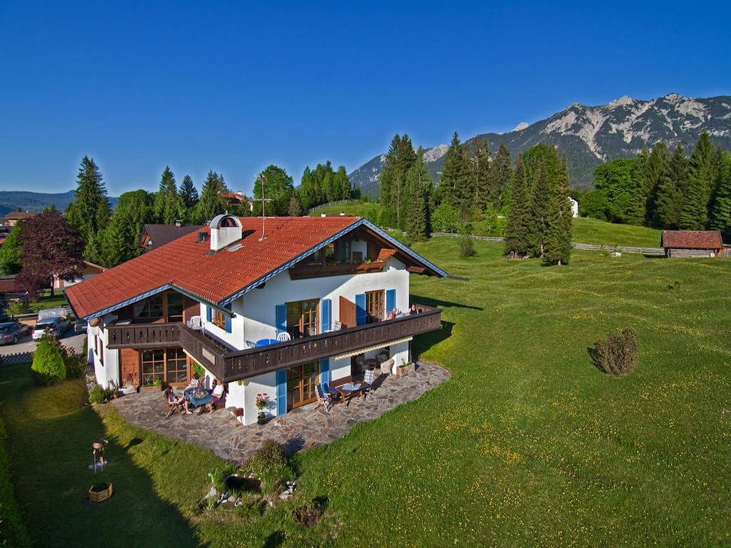 Ferienwohnung in Krün mit Schwimmbecken in Krün, Bayerische Alpen
