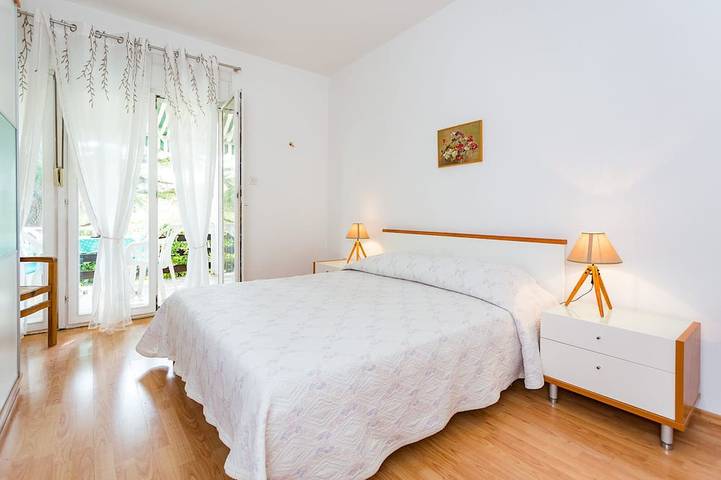 Ferienwohnung für 4 Personen, mit Balkon und Garten in Zadar (Kommun)