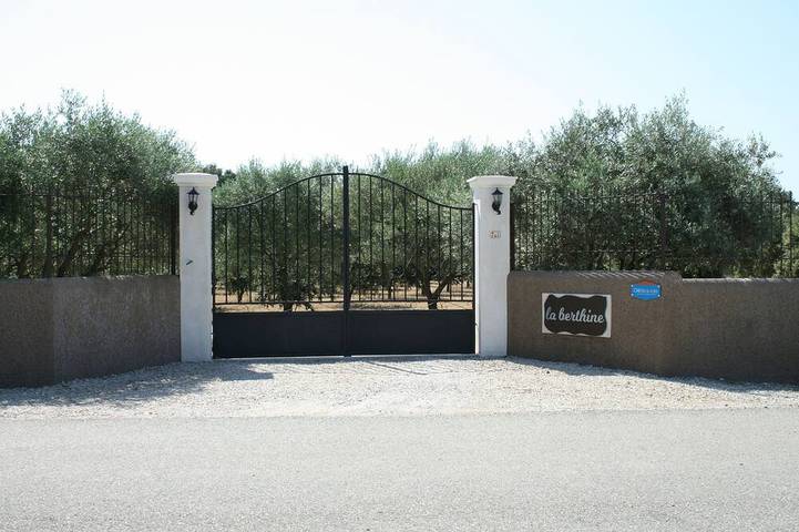 Agriturismo für 7 Personen, mit Terrasse und Garten sowie Pool in Sainte-Cécile-les-Vignes