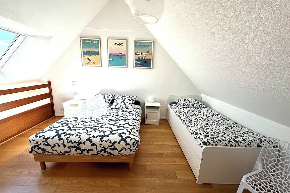 Ganze Wohnung, Feet in the water, breathtaking 180° sea view! in Port-Louis, Côte des Mégalithes