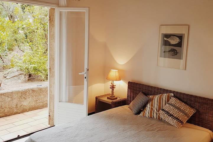 Location de vacances pour 6 personnes, avec terrasse et jardin dans Plage De L Ovu Santu - 3