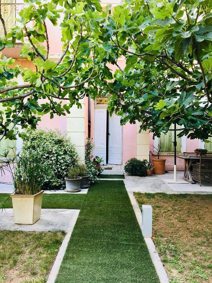 Maison d’hôte pour 2 personnes, avec vue ainsi que jardin et terrasse à Draguignan