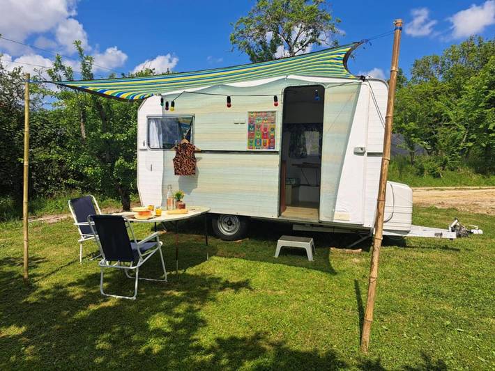 Location de vacances pour 3 personnes, avec terrasse ainsi que vue et jardin, animaux acceptés à Saint-Marcet
