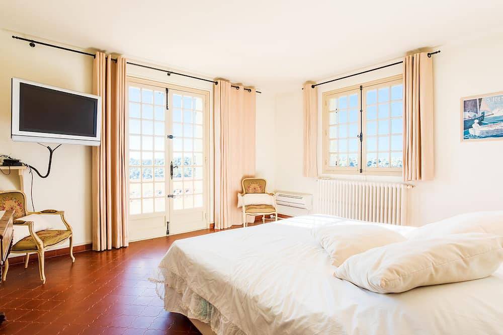 Villa Les Feuillets  Vi4250 by Riviera Holiday Hom in Roquefort-les-Pins, Region de Cannes