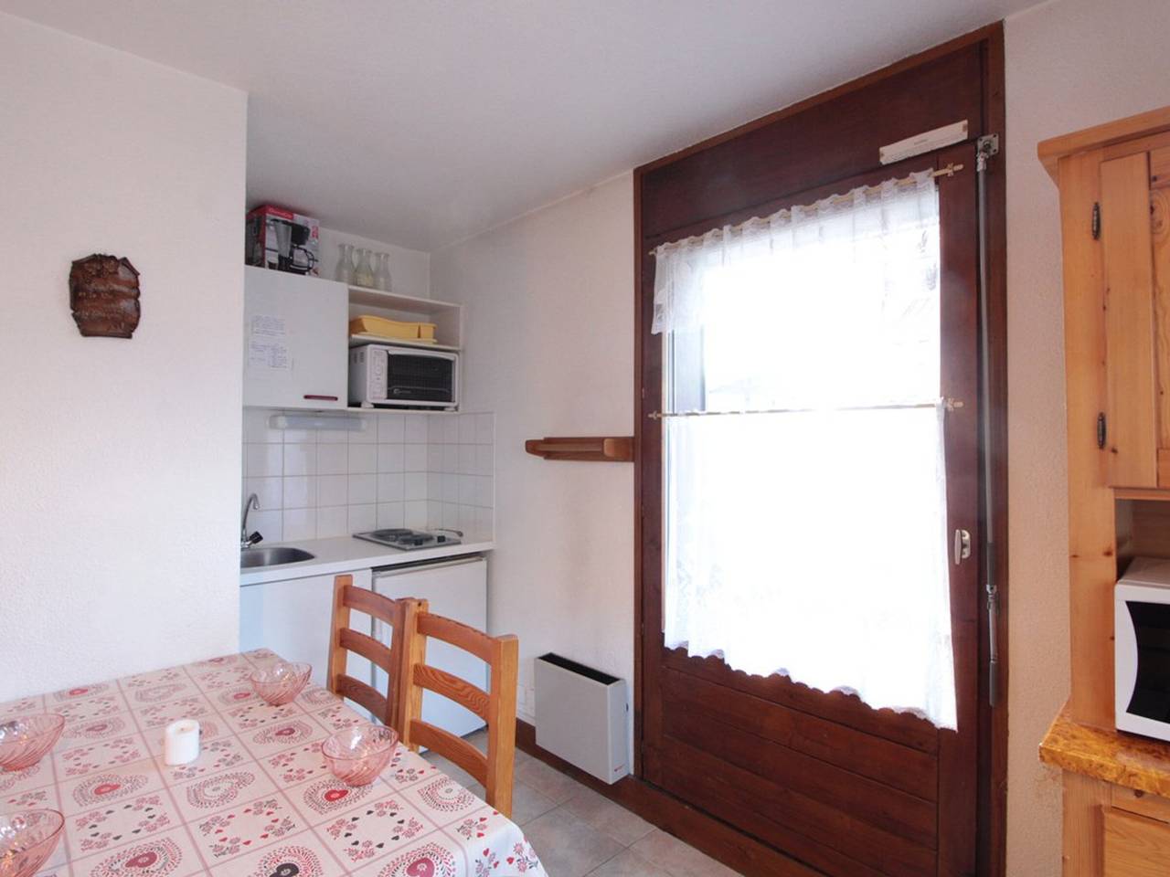 Ganzes Studio, Gemütliches Studio für 5 Personen im Herzen des Dorfes mit Balkon und nah an den Liften in Les Carroz, Arâches-la-Frasse