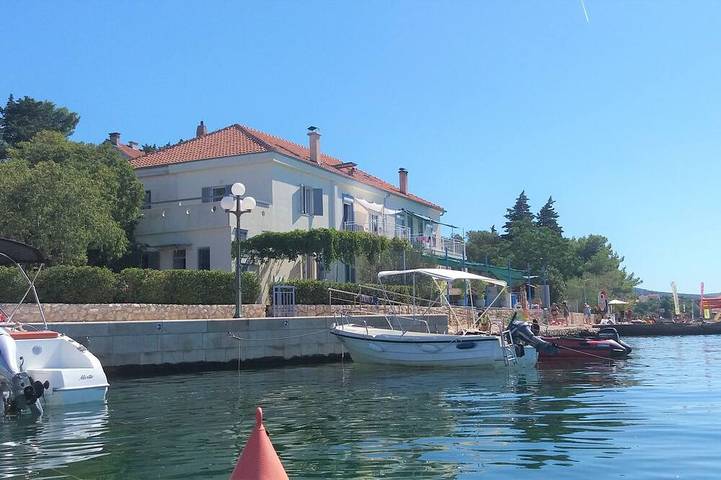 Holiday home for 13 people, with balcony - 1