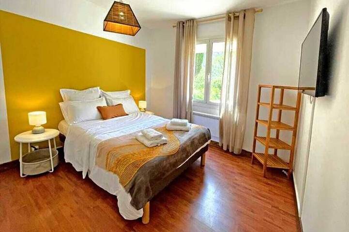 Gîte pour 6 personnes, avec jardin à Correns - 4