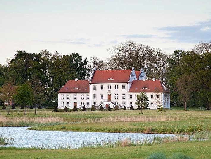 Schloss für 8 Personen, mit Balkon und Garten, mit Haustier in Parchtitz