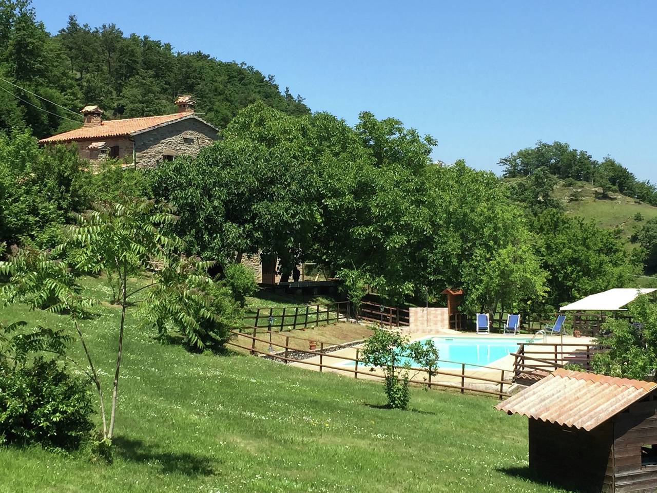 Chalet in Apecchio mit Pool und Bergblick in Apecchio, Valle del Metauro