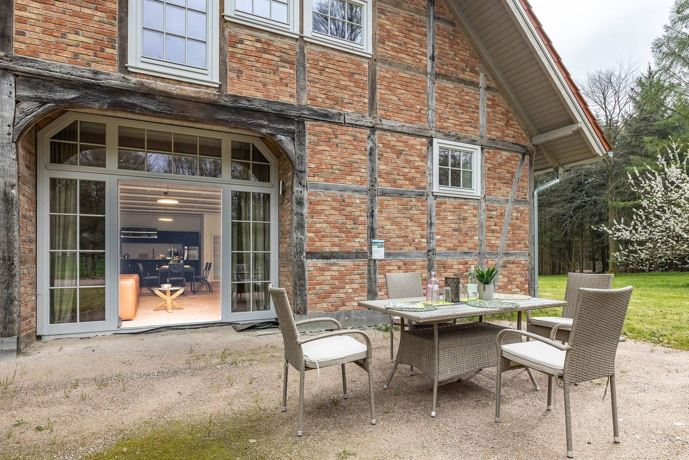 Ganze Wohnung, Südterrasse Hässelmühle mit Badesee, Wlan, Parkplätze kostenlos am Haus, grosses Grundstück in Oerrel, Dedelstorf