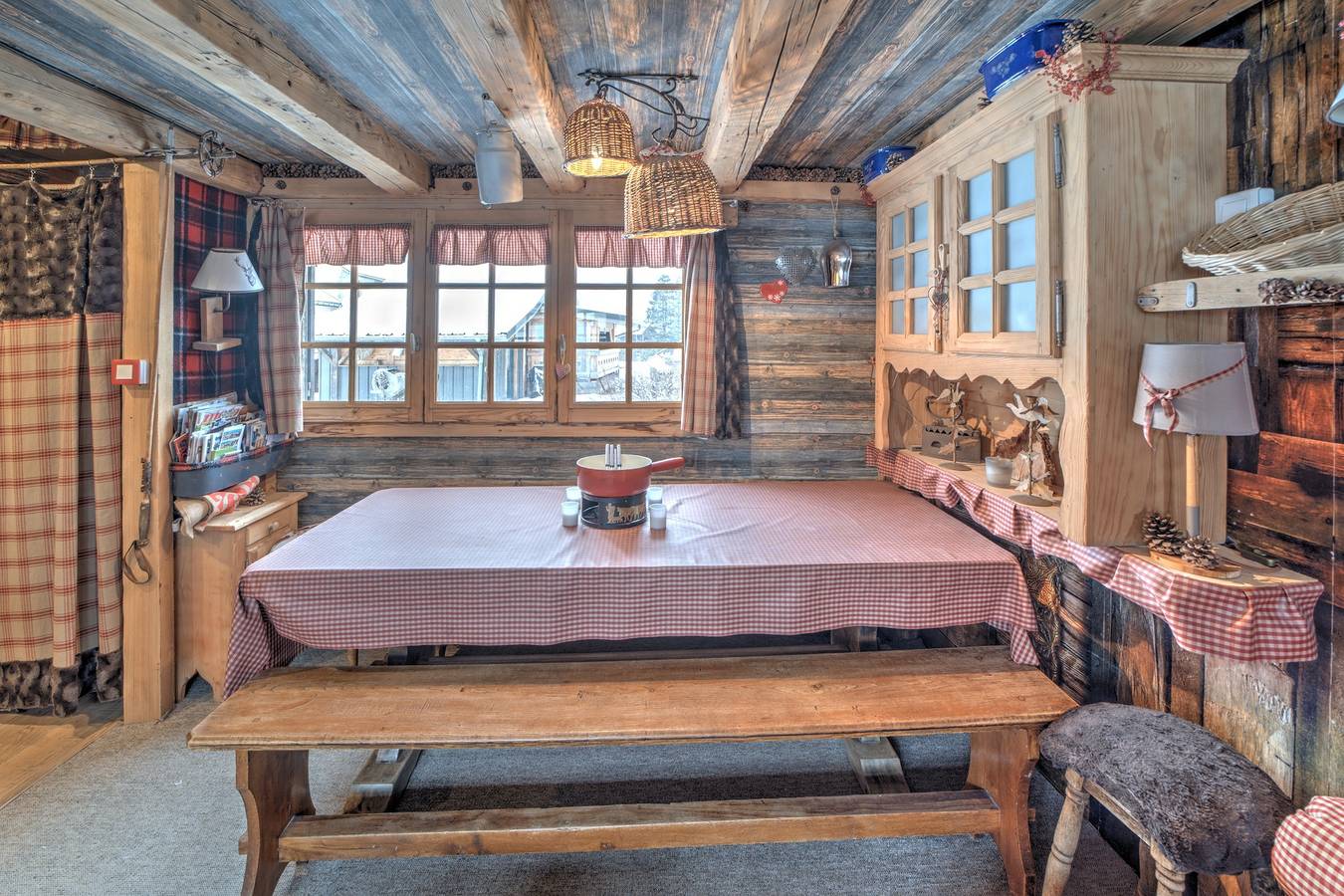 Chalet de Mijoux - Proche remontées mécaniques in Mijoux, Parc naturel régional du Haut-Jura