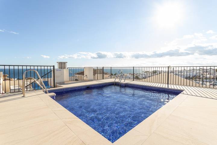 Ferielejlighed for 4 personer, med børnepool og balkon i Nerja