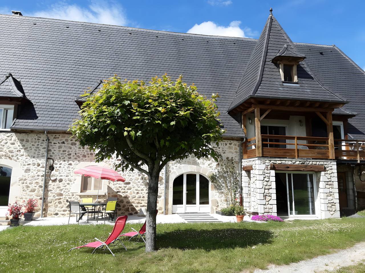 Casa de vacaciones 'Gîte Le Rosier' con Wi-Fi in Saint-Mamet-la-Salvetat, Región de Aurillac