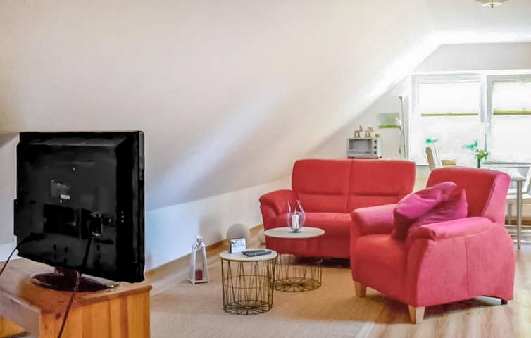 Ganze Ferienwohnung, Gemütliches Appartement mit TV, Parkplatz, Heizung und Internet in Gehdistanz zu Üdi's Rastplatz. in Kargow, Müritz