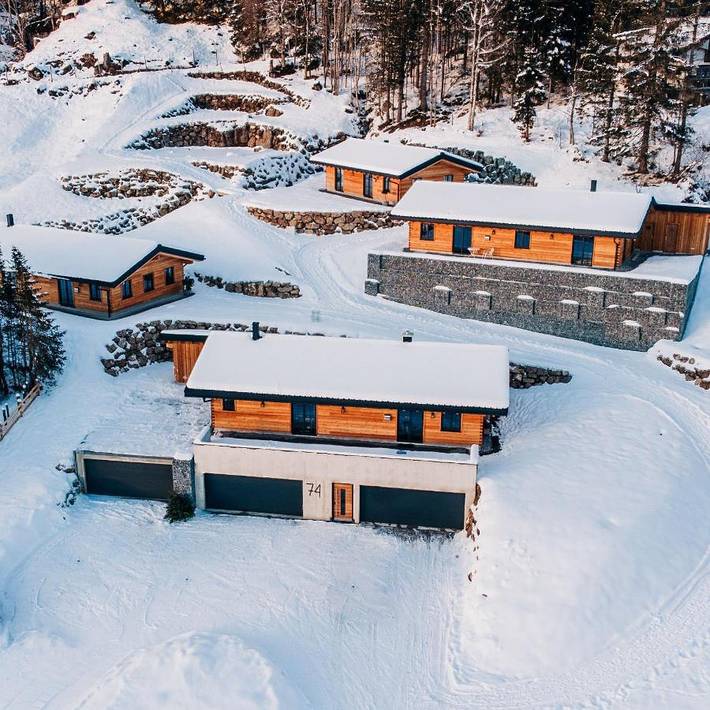 Chalet für 3 Personen, mit Pool und Ausblick sowie Garten und Sauna