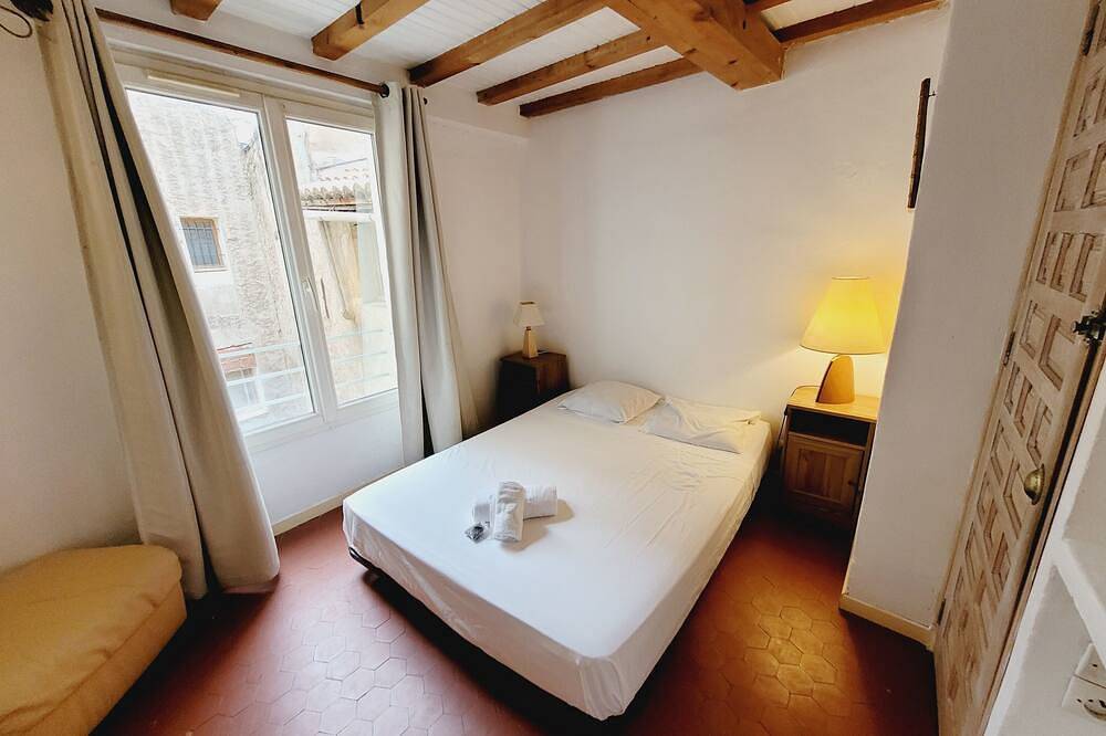 Entire apartment, Apartment with roof terrace in Aix in Aix-en-Provence, Aix-en-Provence region