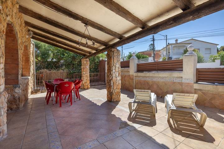 Villa Sueños –Piscina privada, patio , barbacoa,wifi, cerca de Cunit, Calafell,Comarruga,S.salvador in Bellvey, Costa Dorada