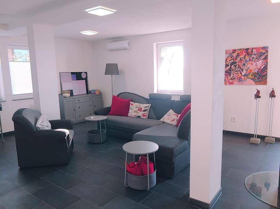 Ruhiges Ferienhaus mit viel Platz und Ladestation für E-Auto in Schnett, Masserberg