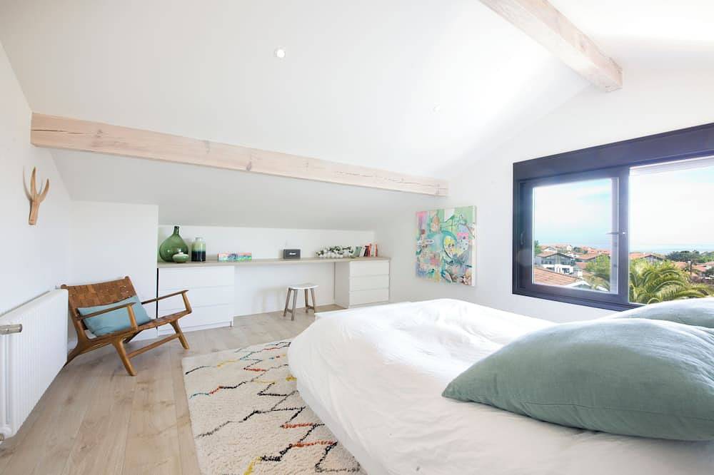 Guéthary by the ocean, a few steps from the beach in Guéthary, Bayonne region