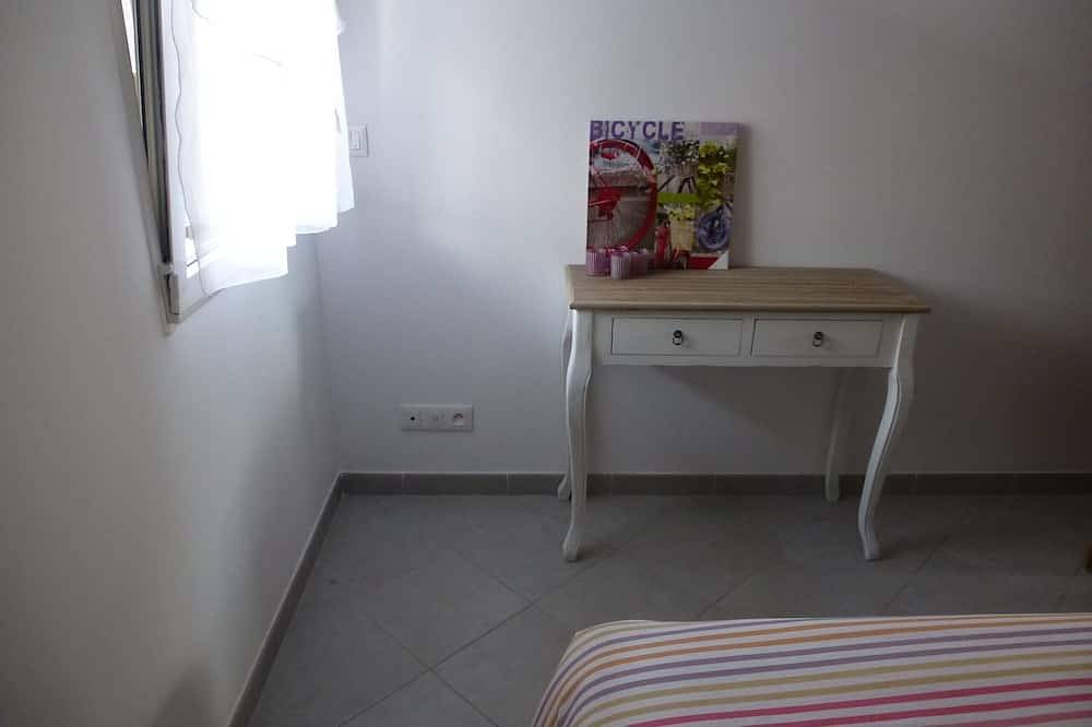 Appartamento intero, Calvi in piedi, in posizione ideale, parcheggio e garage, spiaggia di 250 m, 2-3 pers. in Calvi, Calvi e dintorni