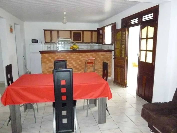 Gîte pour 4 personnes, avec terrasse à Saint-Esprit (homonymie) - 2