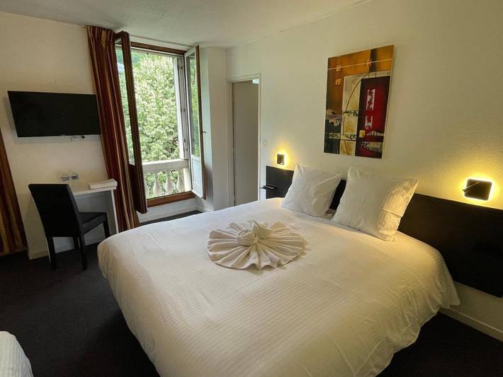 Hôtel pour 3 personnes, avec terrasse et jacuzzi dans Office de Tourisme de Luchon - 4